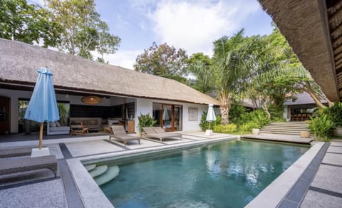 Property building, Garden, Swimming pool, Family, sunbed, wedding