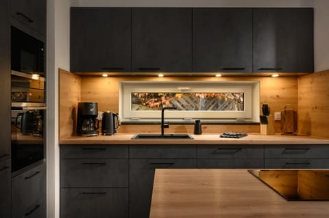 Coffee/tea facilities, Kitchen or kitchenette, minibar, pet friendly, stove