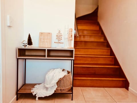 Spacious 3 bedrooms family living in Rosetta House in Tasmania