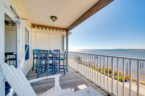 Oceanfront Oasis in Cedar Key with 2 Balconies! House in Cedar Key