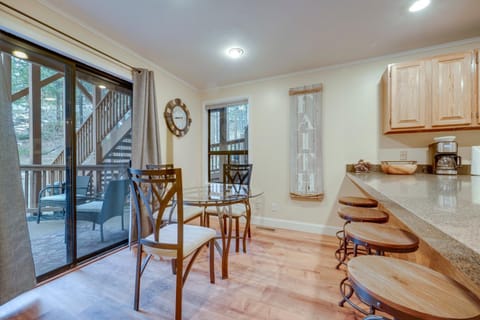 Less Than 3 Mi to Lake Tahoe Incline Village Condo! Apartment in Incline Village