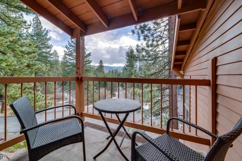Less Than 3 Mi to Lake Tahoe Incline Village Condo! Apartment in Incline Village