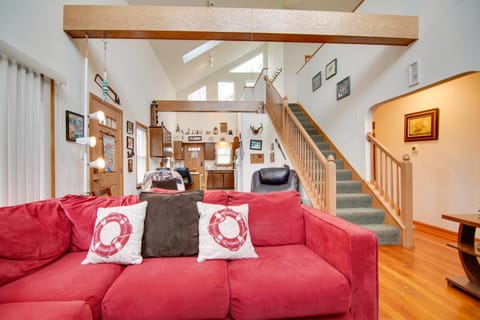 Twin Lakes Home - Walk to Lake Elizabeth! House in Twin Lakes