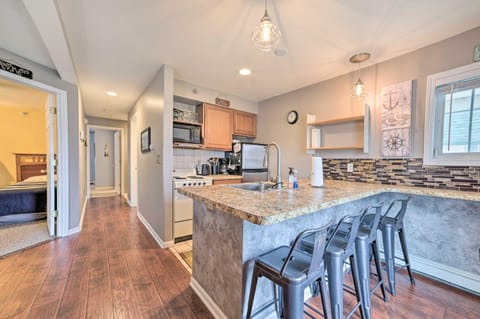 Portage Lake Condo with Deck and Pool Access! Apartment in Wisconsin