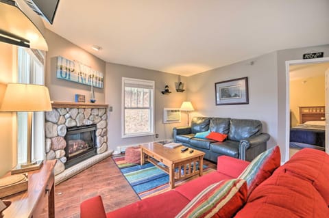 Portage Lake Condo with Deck and Pool Access! Apartment in Wisconsin