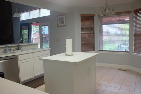 Amazing 4 Bedroom House with nice Backyard House in Highlands Ranch