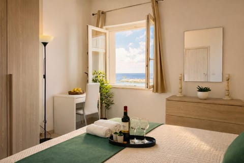 Demetra Seafront Apartment - Parking & Pool Apartment in Campania