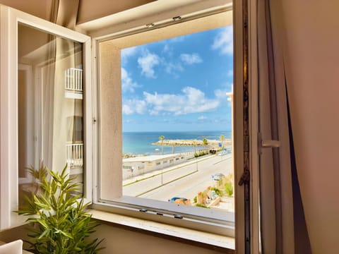 Demetra Seafront Apartment - Parking & Pool Apartment in Campania