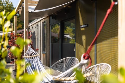 Facade/entrance, Balcony/Terrace