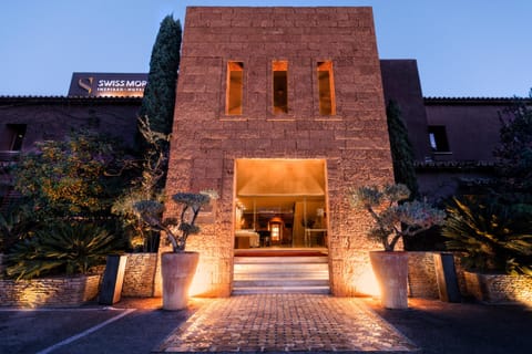 Property building, Facade/entrance, Lobby or reception, Parking