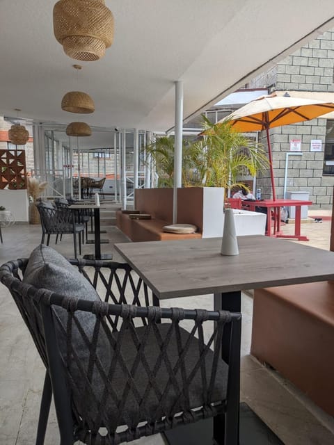 Restaurant/places to eat, Banquet/Function facilities, Seating area