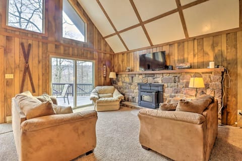 Lake Harmony Access Home with Game Room and Fire Pit! House in Hickory Run State Park