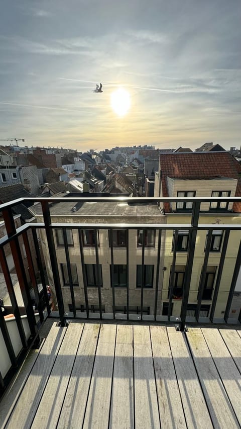 View (from property/room), Balcony/Terrace, City view