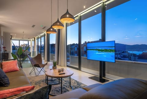 TV and multimedia, View (from property/room), Living room, City view, Sea view