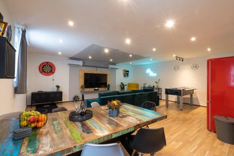 Communal lounge/ TV room, TV and multimedia, Kitchen or kitchenette, Living room, Seating area