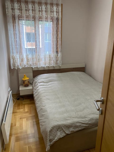 Bed, Photo of the whole room, Bedroom, internet