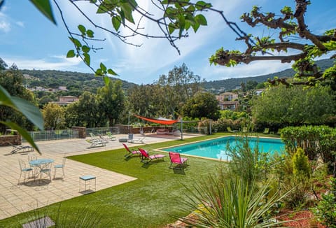 Natural landscape, Garden, View (from property/room), Garden view, Pool view, Swimming pool, sunbed