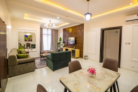 TV and multimedia, Living room, Dining area, fireplace, air conditioner