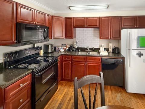 Homey Townhouse Near Lake & Sports Complex Apartment in Guntersville Lake