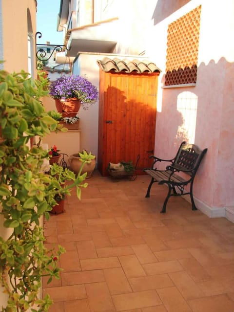 Facade/entrance, View (from property/room)