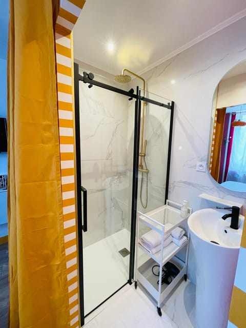 Shower, Bathroom