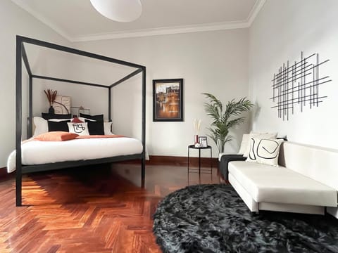 Photo of the whole room, Bedroom