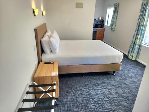 Bed, Photo of the whole room, Bedroom, hair dresser