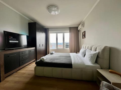 Communal lounge/ TV room, Bed, TV and multimedia, Living room, Photo of the whole room, Seating area, Bedroom, wardrobe