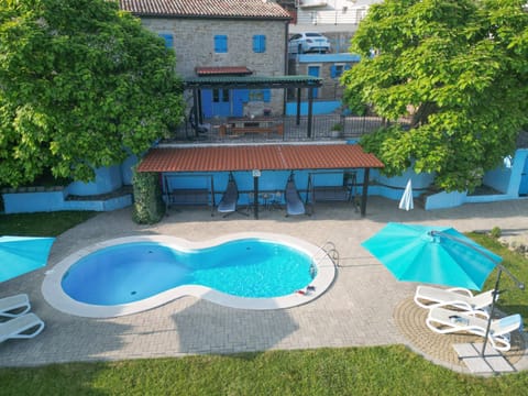 Property building, Swimming pool, sunbed