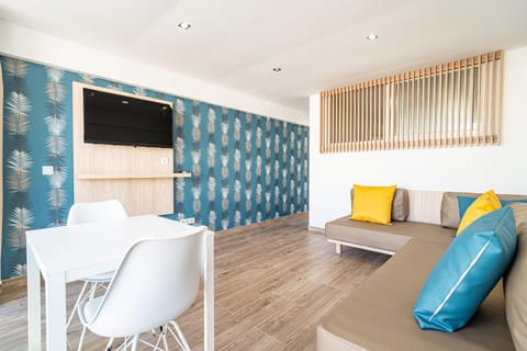 TV and multimedia, Living room, Seating area