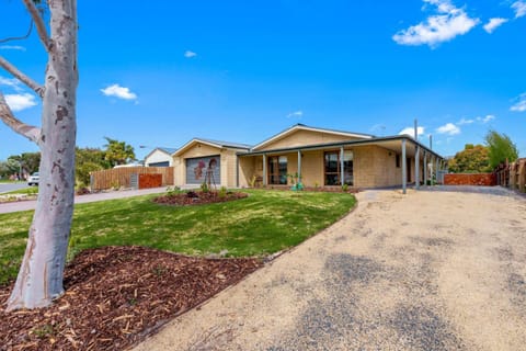 Property building, Garden, Garden view