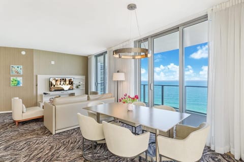 Living room, Dining area