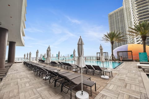 Swimming pool, sunbed