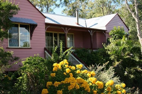 Property building, Garden, Balcony/Terrace