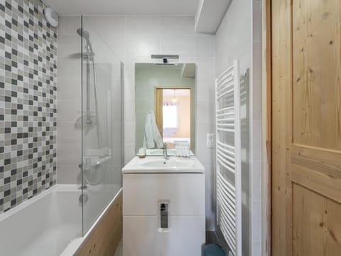 Appartement skis aux pieds, 3 chambres + lits superposés, terrasse, Le Levassaix - FR-1-570-40 Apartment in Les Allues