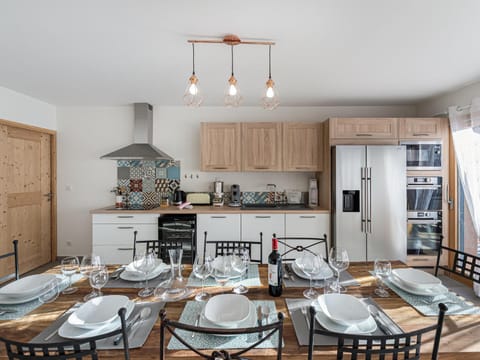 Appartement skis aux pieds, 3 chambres + lits superposés, terrasse, Le Levassaix - FR-1-570-40 Apartment in Les Allues