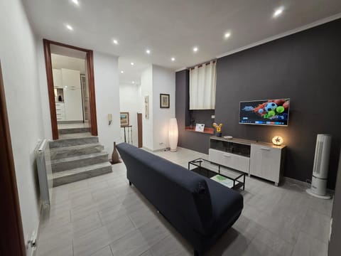 Communal lounge/ TV room, TV and multimedia, Living room, Seating area