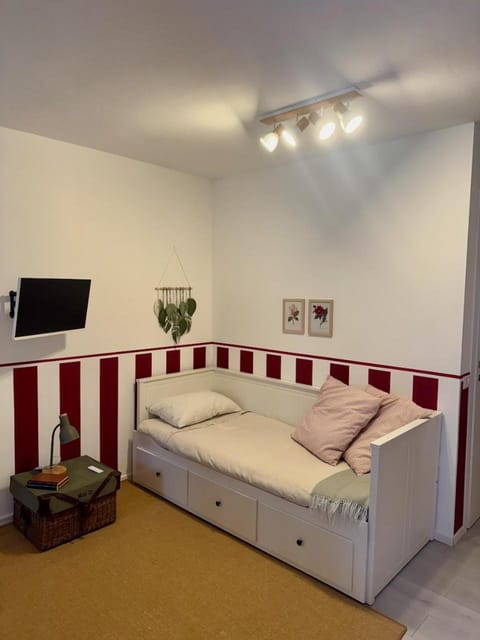 Bed, TV and multimedia