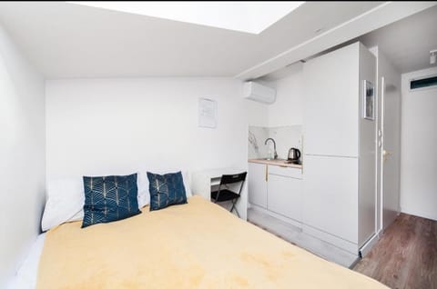 Kitchen or kitchenette, Photo of the whole room, Bedroom, air conditioner