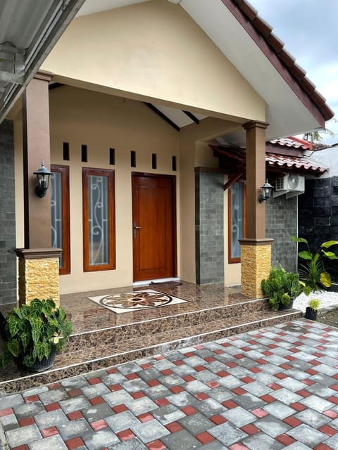 Facade/entrance, Day, Balcony/Terrace