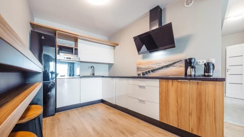 Kitchen or kitchenette, dishwasher