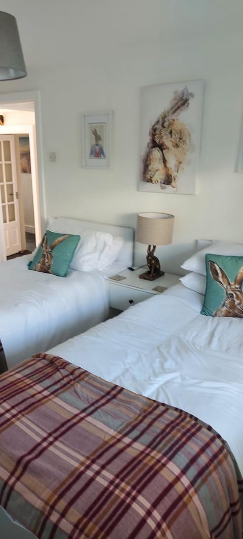 Sea Crest, Beautiful home in Tenby with sea views House in Wales