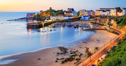 Sea Crest, Beautiful home in Tenby with sea views House in Wales