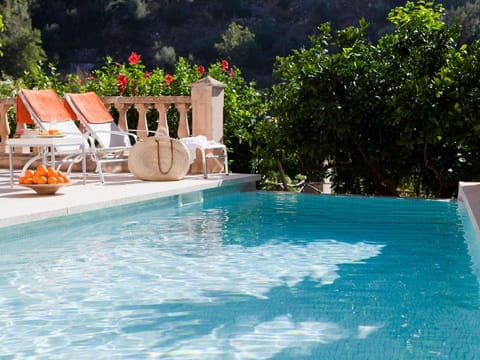 Swimming pool, Swimming pool