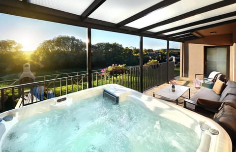 Property building, Summer, BBQ facilities, Hot Tub, View (from property/room), View (from property/room), Balcony/Terrace, Balcony/Terrace, Seating area, Mountain view, Mountain view, Sunset