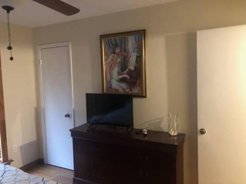 Lakeview Condo in Gated Community Apartment in Greater Carrollwood