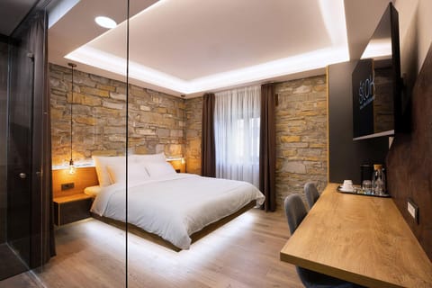 Communal lounge/ TV room, Bed, TV and multimedia, Photo of the whole room, Bedroom