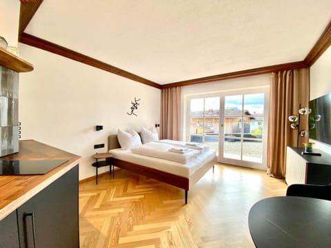 Bed, Summer, Kitchen or kitchenette, Photo of the whole room, Seating area, Bedroom