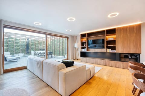 TV and multimedia, Living room, Seating area