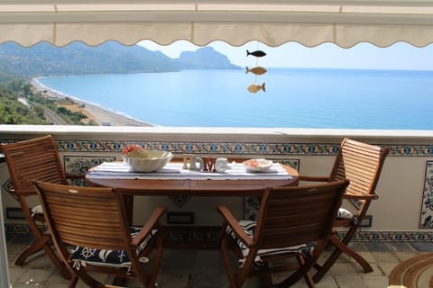 View (from property/room), Balcony/Terrace, Sea view